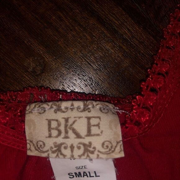 Set of 2 BKE lace tanks red and white - Picture 2 of 2